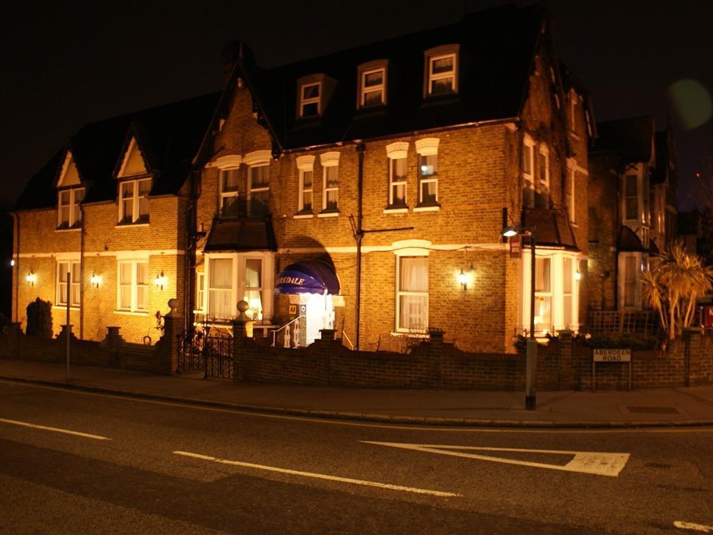 Kirkdale Hotel Кройдон Экстерьер фото